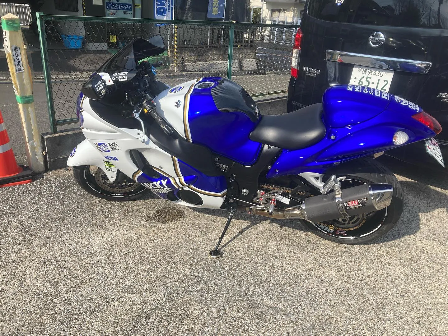 本日、SUZUKI GSX1300 隼を洗車とガラス系ポリマ...