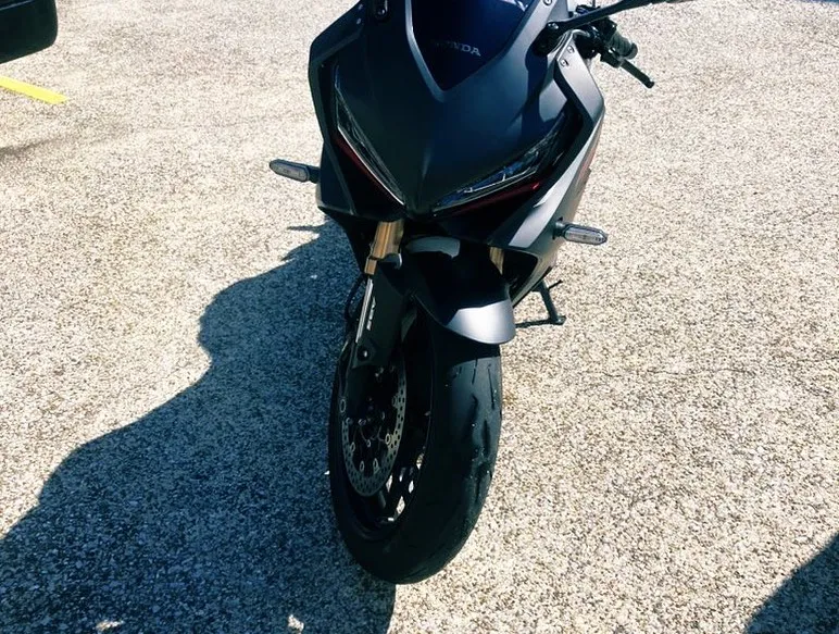 本日、HONDA CBR650Rを洗車させて頂きました。