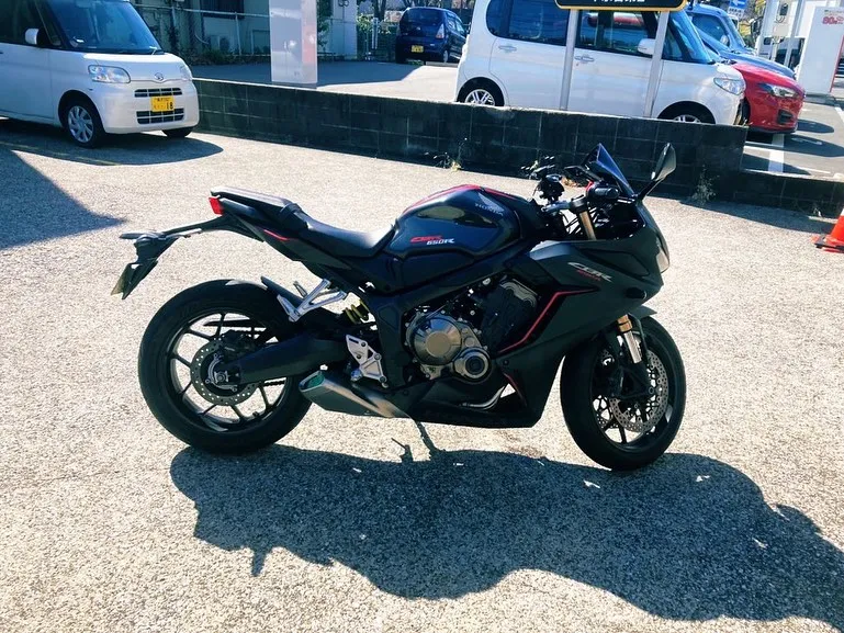 本日、HONDA CBR650Rを洗車させて頂きました。