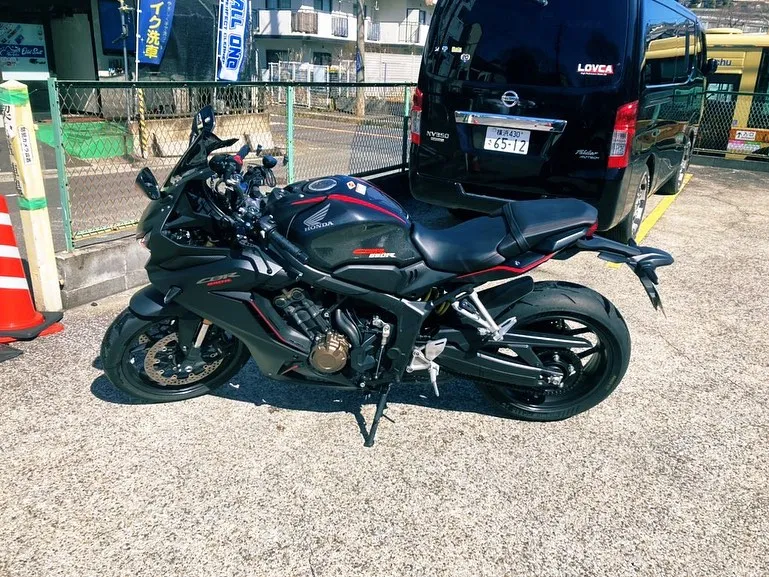 本日、HONDA CBR650Rを洗車させて頂きました。