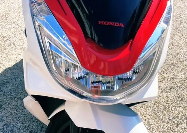 本日、HONDA PCX125を洗車させて頂きました。