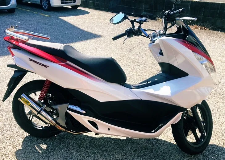 本日、HONDA PCX125を洗車させて頂きました。