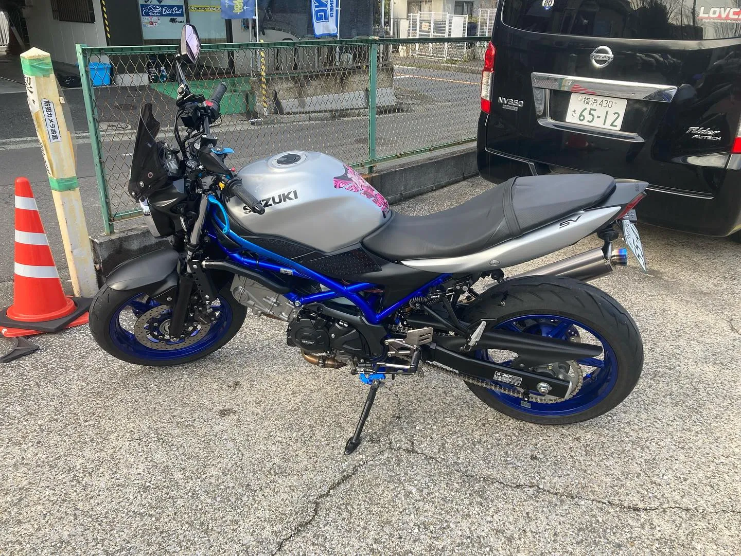 本日、SUZUKI SV650を洗車とガラス系ポリマーコーテ...