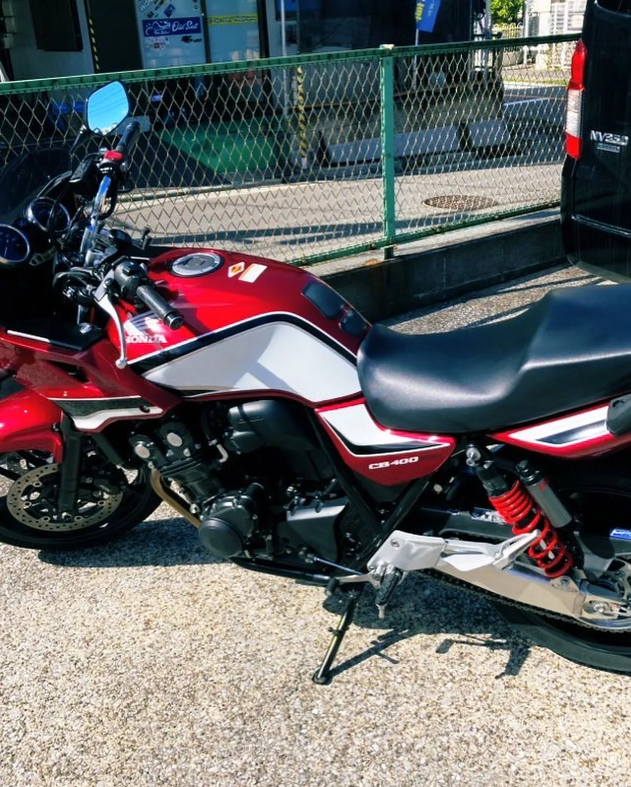 本日、HONDA CB400スーパーボルドールを洗車とマイス...