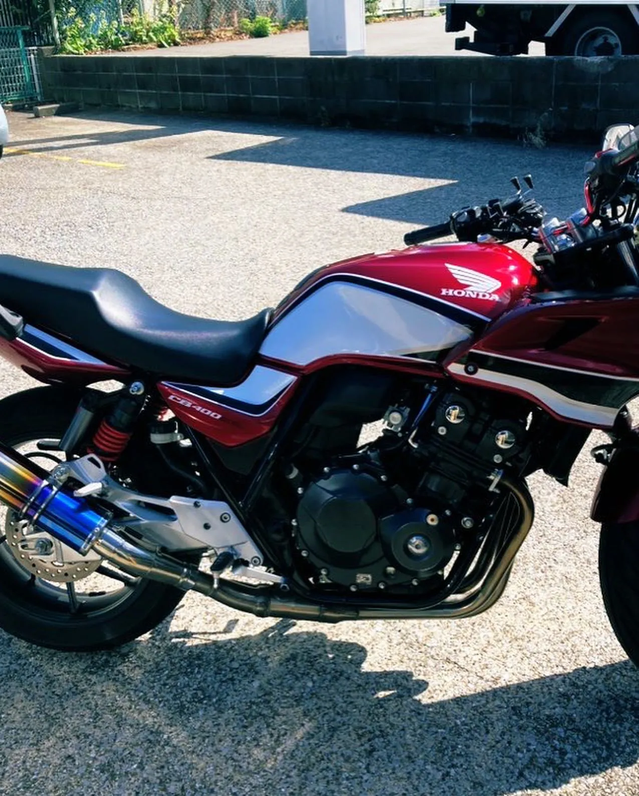 本日、HONDA CB400スーパーボルドールを洗車とマイス...