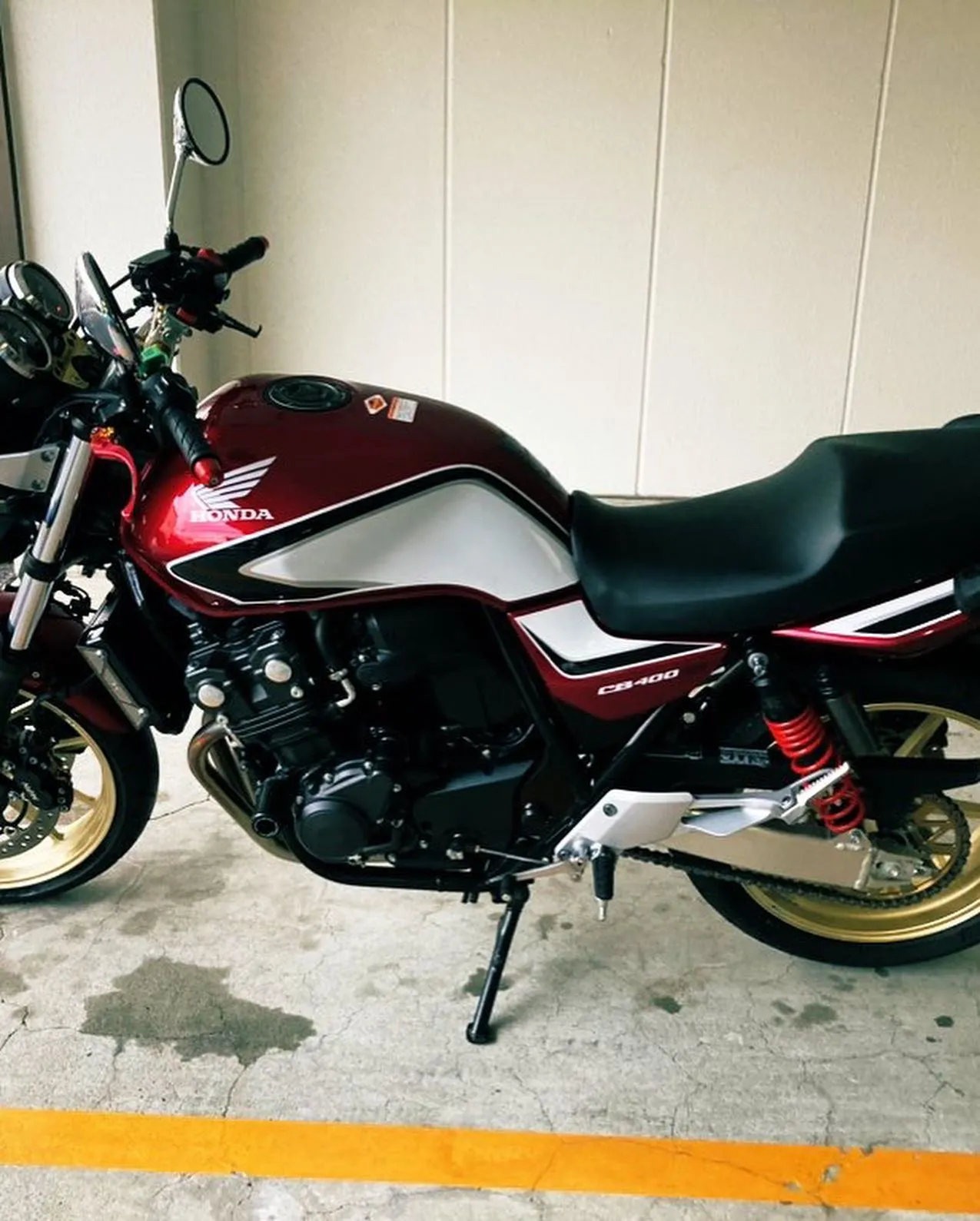 本日、HONDA CB400SFを洗車させて頂きました。