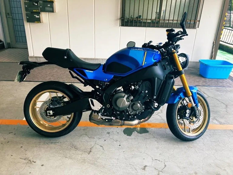 本日、YAMAHA XSR900を洗車とガラス系ポリマーコー...