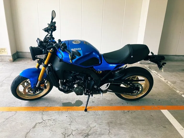 本日、YAMAHA XSR900を洗車とガラス系ポリマーコー...