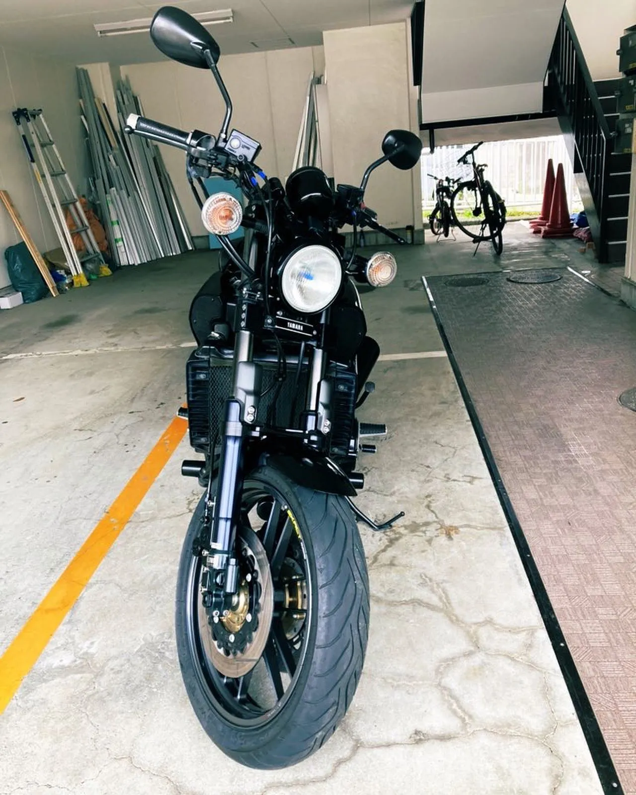 本日、YAMAHA VMAX1200を洗車とマイスターコ-ト...