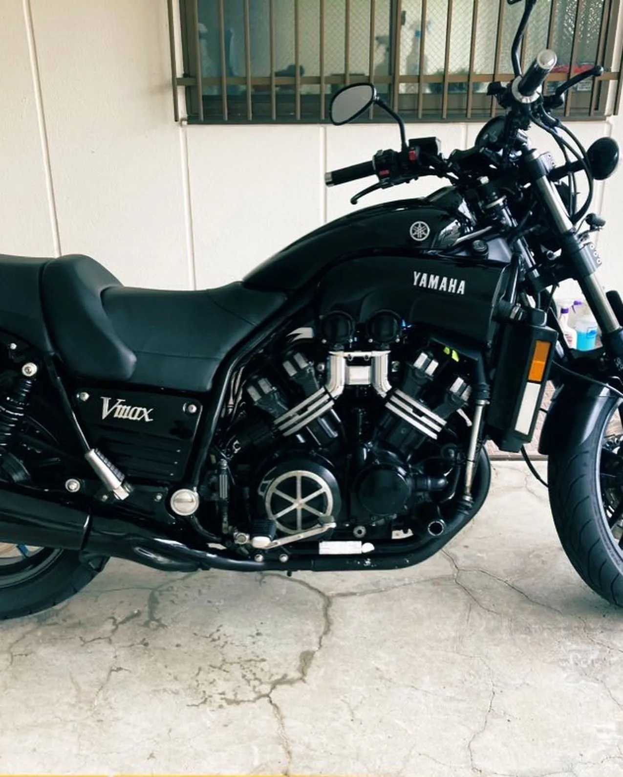 本日、YAMAHA VMAX1200を洗車とマイスターコ-ト...