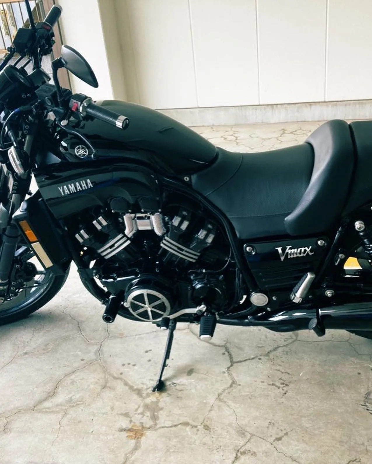 本日、YAMAHA VMAX1200を洗車とマイスターコ-ト...